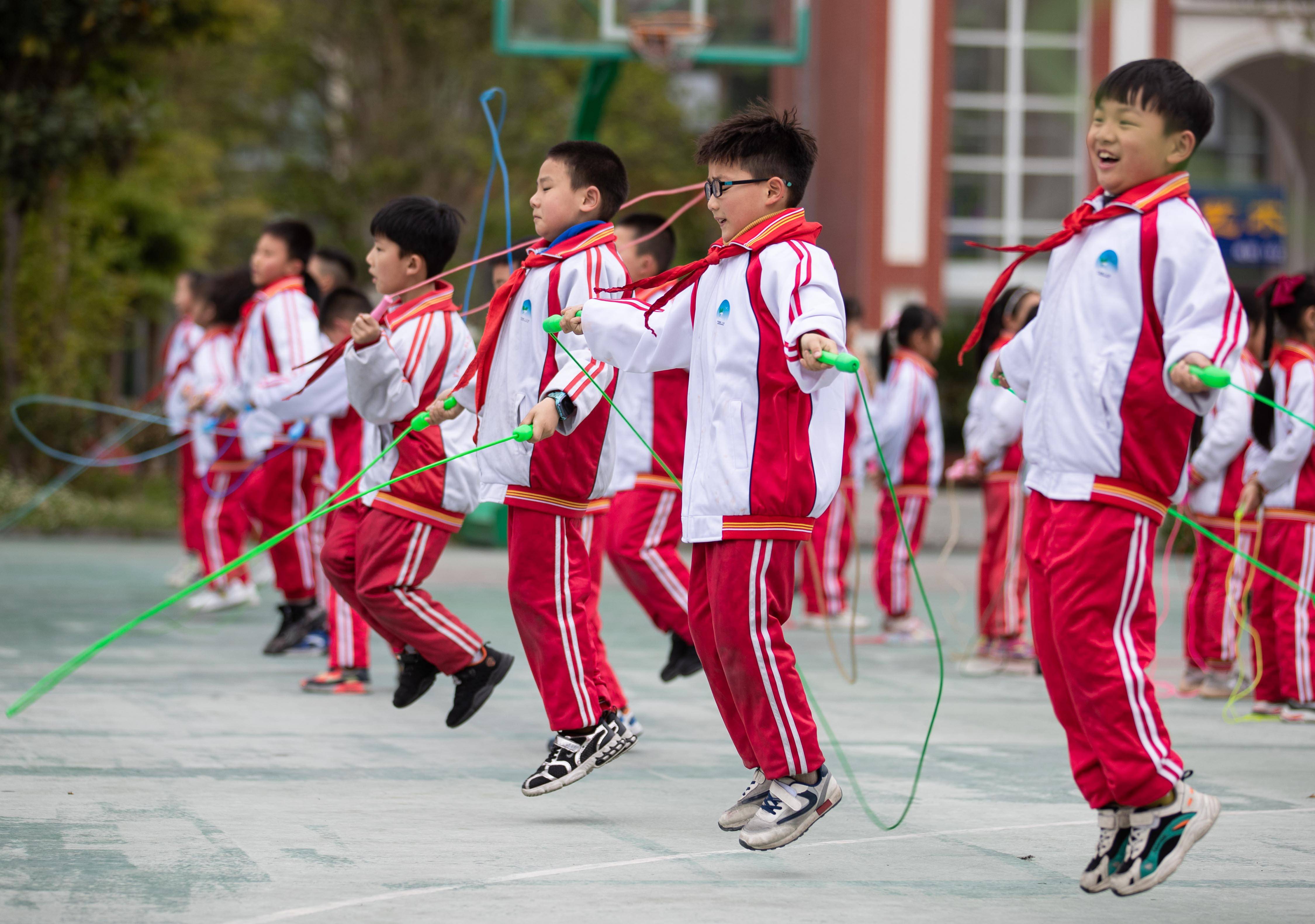 每天中小锻炼小时学生可以吗_中小学每天锻炼时间至少_中小学体质测试标准